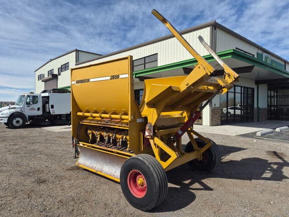 Image of Haybuster 2650 equipment image 2