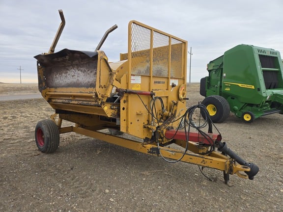 2009 Haybuster 2650 Equipment Image0