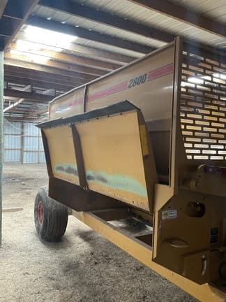 Image of Haybuster 2800 equipment image 2