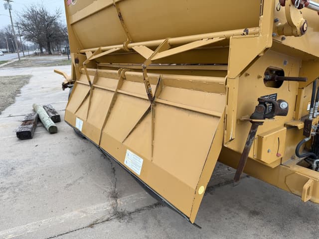 Image of Haybuster 2800 equipment image 4