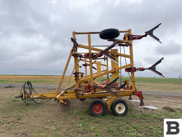 Image of Haybuster 3200 equipment image 1