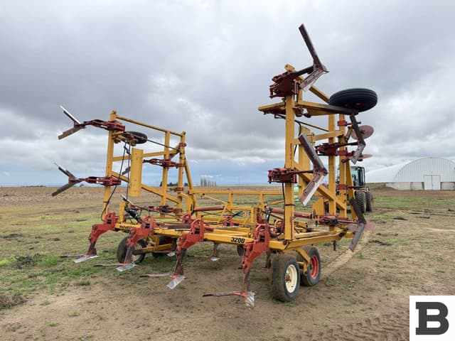 Image of Haybuster 3200 equipment image 4