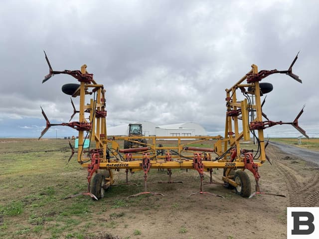 Image of Haybuster 3200 equipment image 3