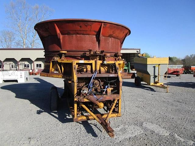 Image of Haybuster H-1100 equipment image 1
