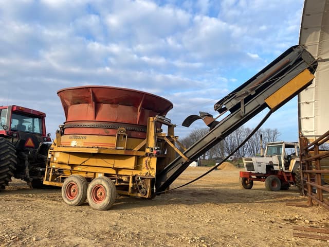 Image of Haybuster H-1100 equipment image 3