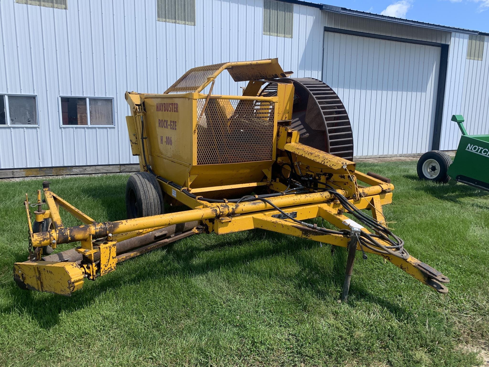 Haybuster H106 Equipment Image0