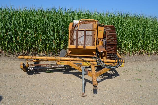Image of Haybuster H106 equipment image 4