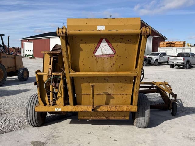 Image of Haybuster H106 equipment image 4