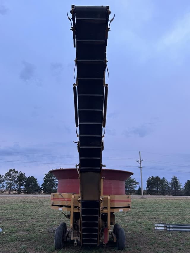 Image of Haybuster H-1100 equipment image 3