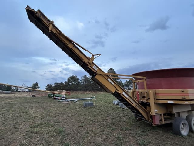 Image of Haybuster H-1100 equipment image 4