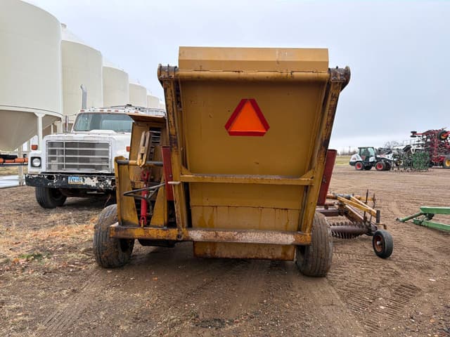 Image of Haybuster H106 equipment image 4