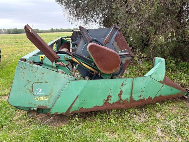 Image of John Deere 925 equipment image 1