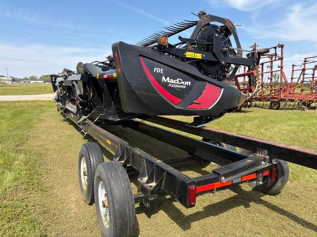 Image of MacDon FD130 equipment image 4