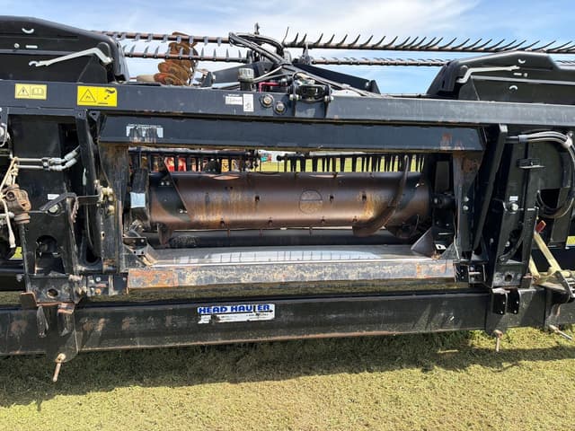 Image of MacDon FD130 equipment image 3