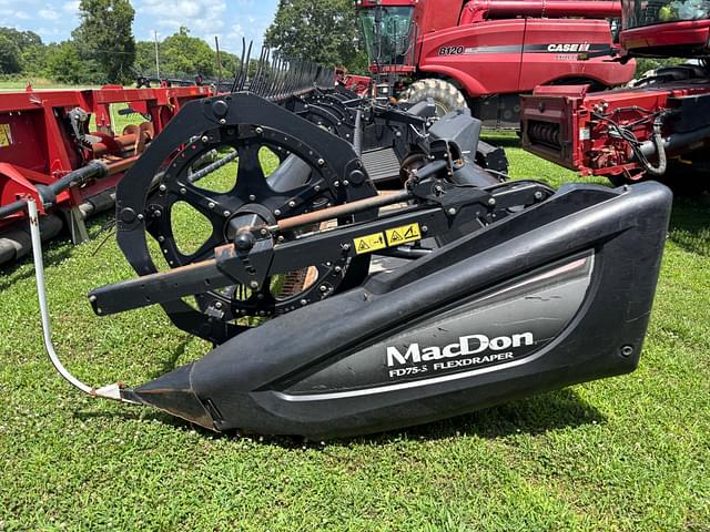 Image of MacDon FD75 equipment image 2