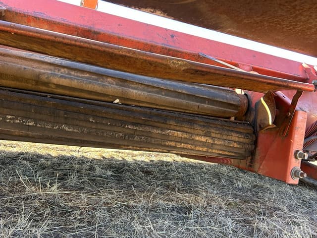 Image of Hesston 1014 equipment image 4