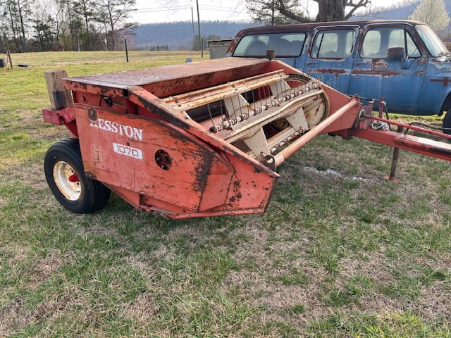 Hesston 1070 Equipment Image0