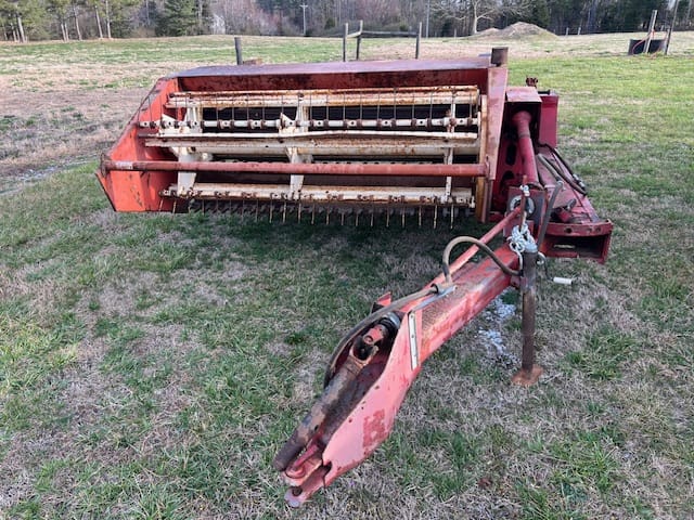 Hesston 1070 Equipment Image0