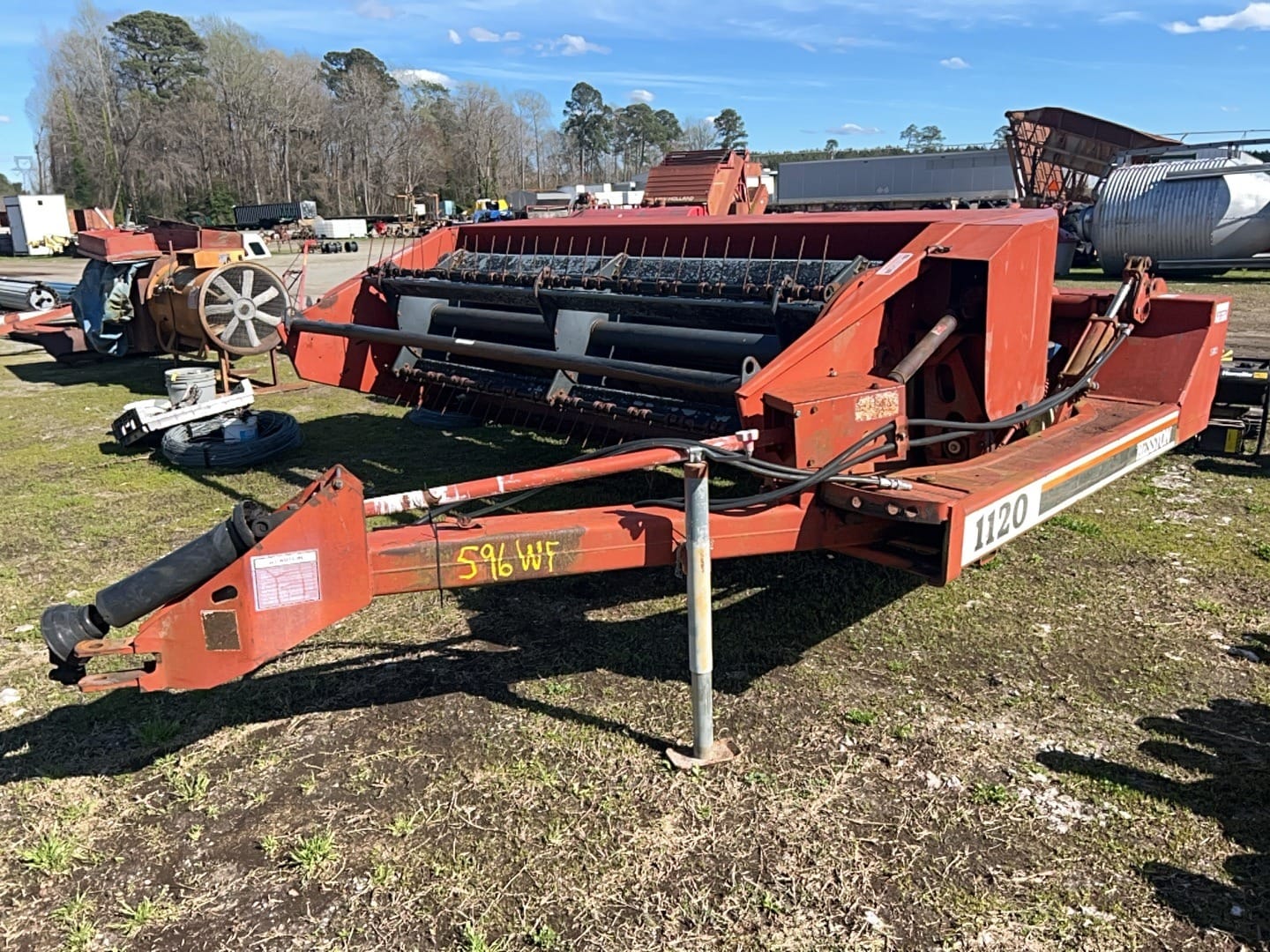 Hesston 1120 Equipment Image0