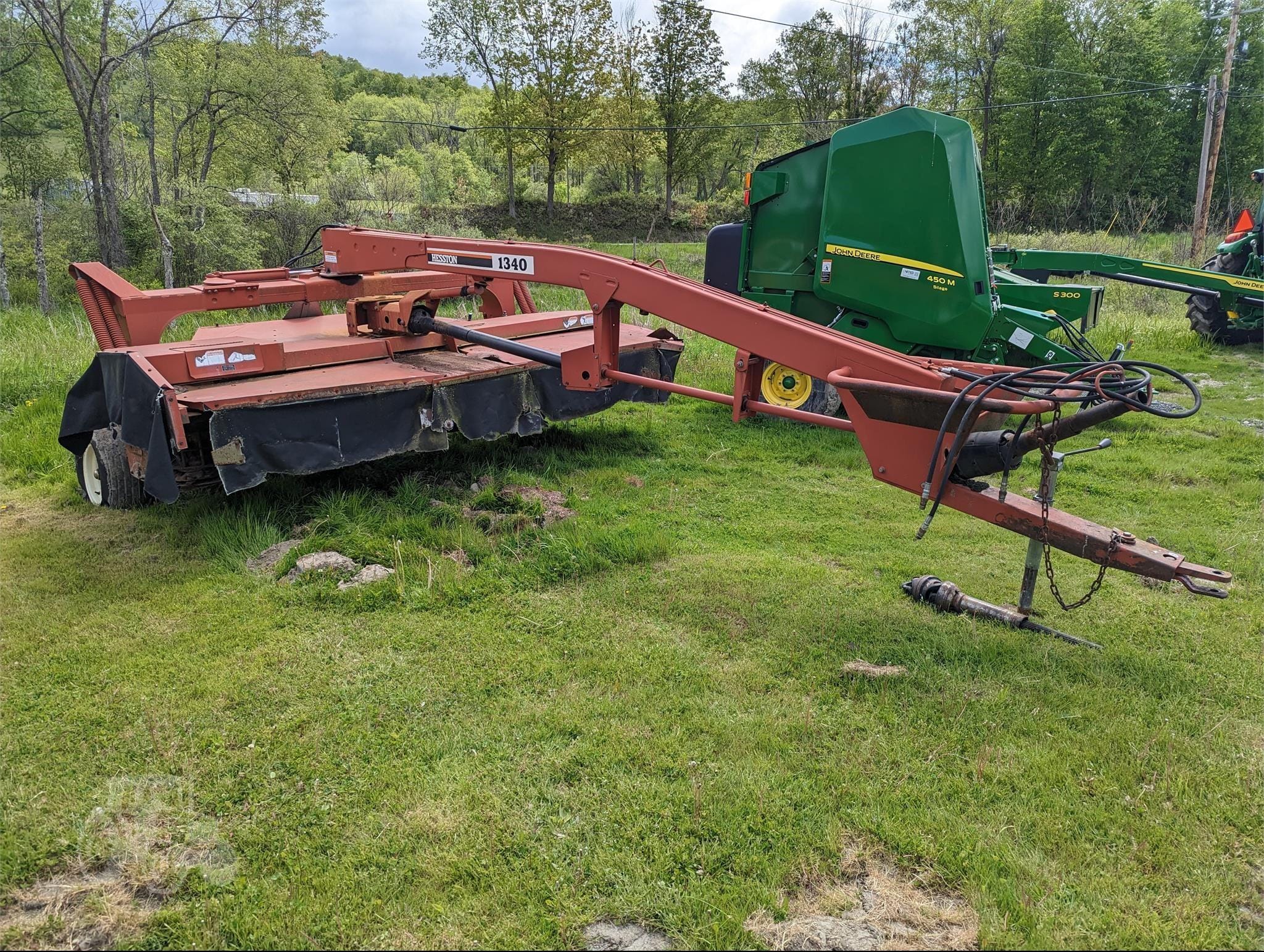 Hesston 1340 Equipment Image0