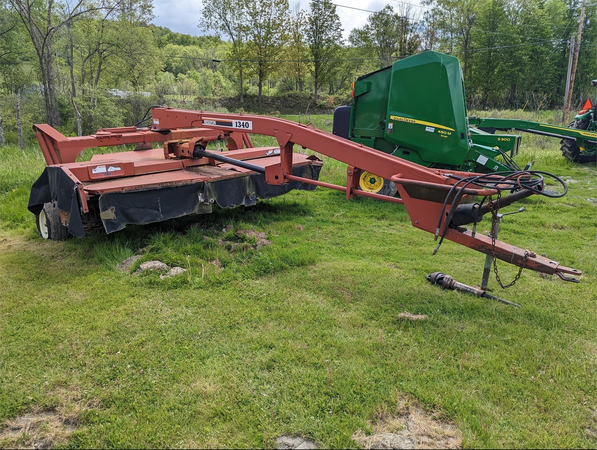 Hesston 1340 Equipment Image0