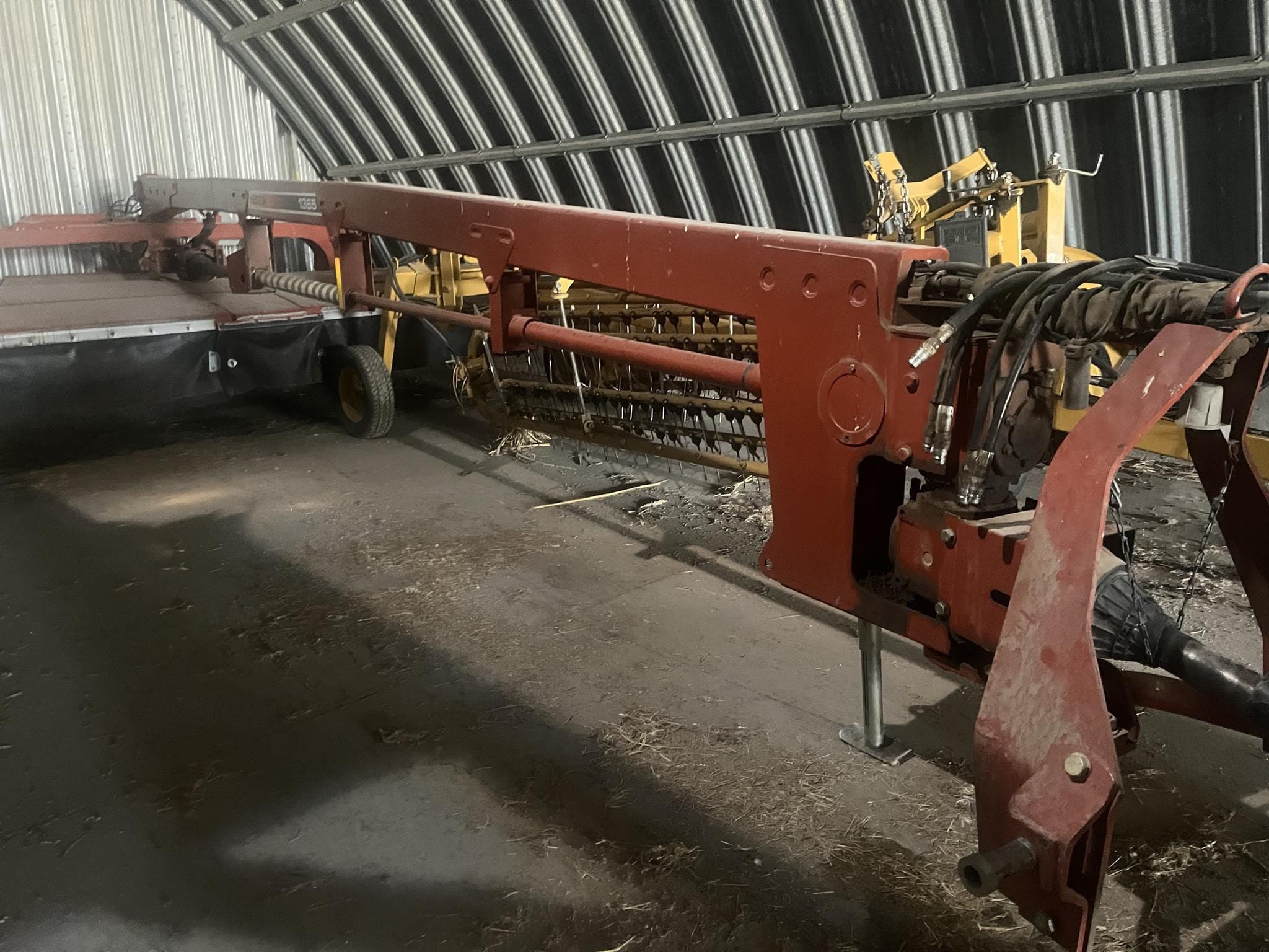 Hesston 1365 Equipment Image0
