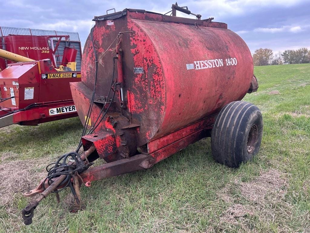 Hesston 1400 Equipment Image0