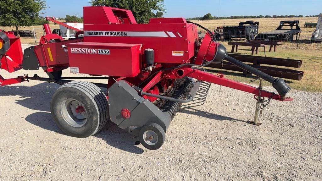 Hesston 1839 Equipment Image0