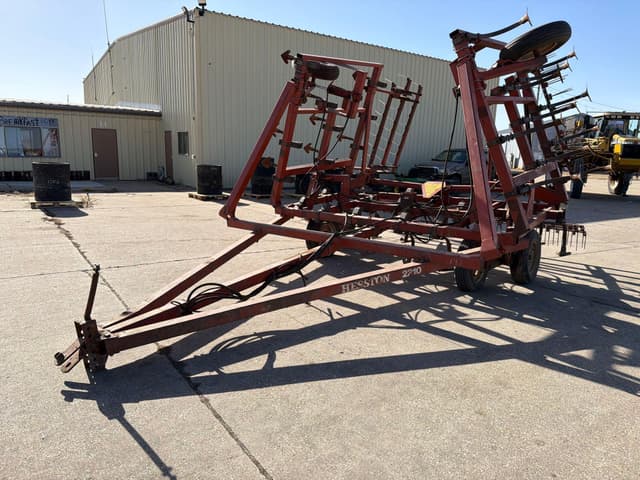 Image of Hesston 2210 equipment image 1