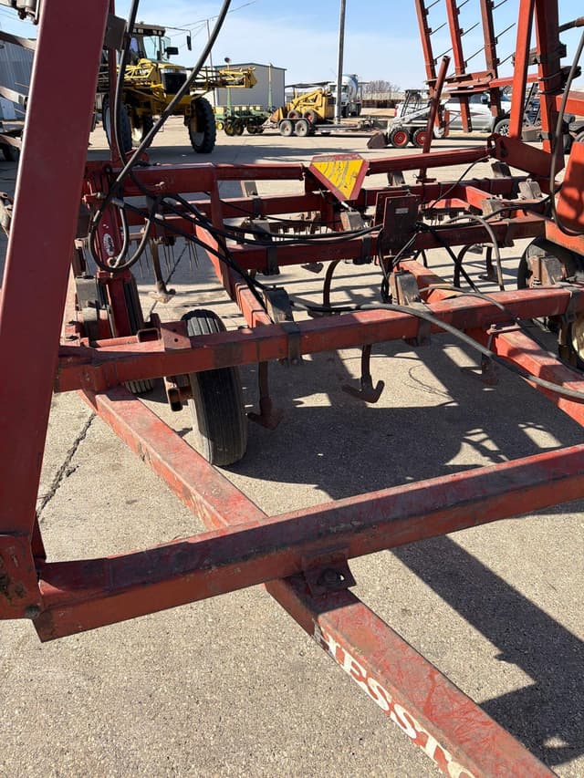 Image of Hesston 2210 equipment image 4