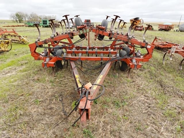 Image of Hesston 2240 equipment image 1