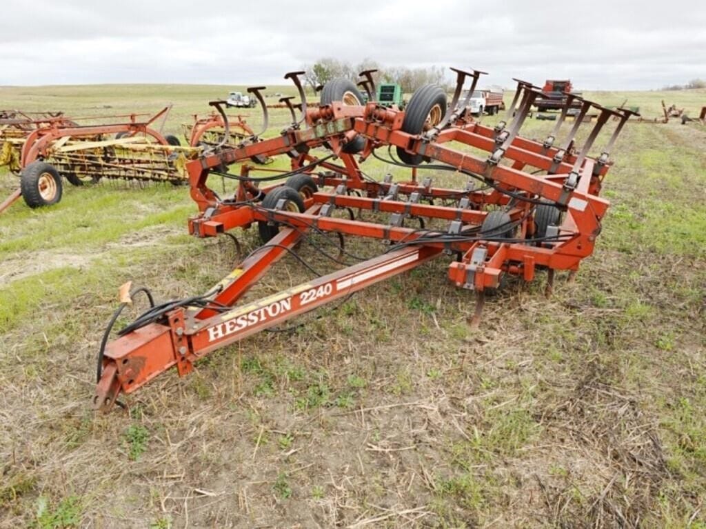 Hesston 2240 Equipment Image0