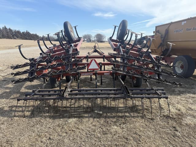 Image of Hesston 2240 equipment image 3