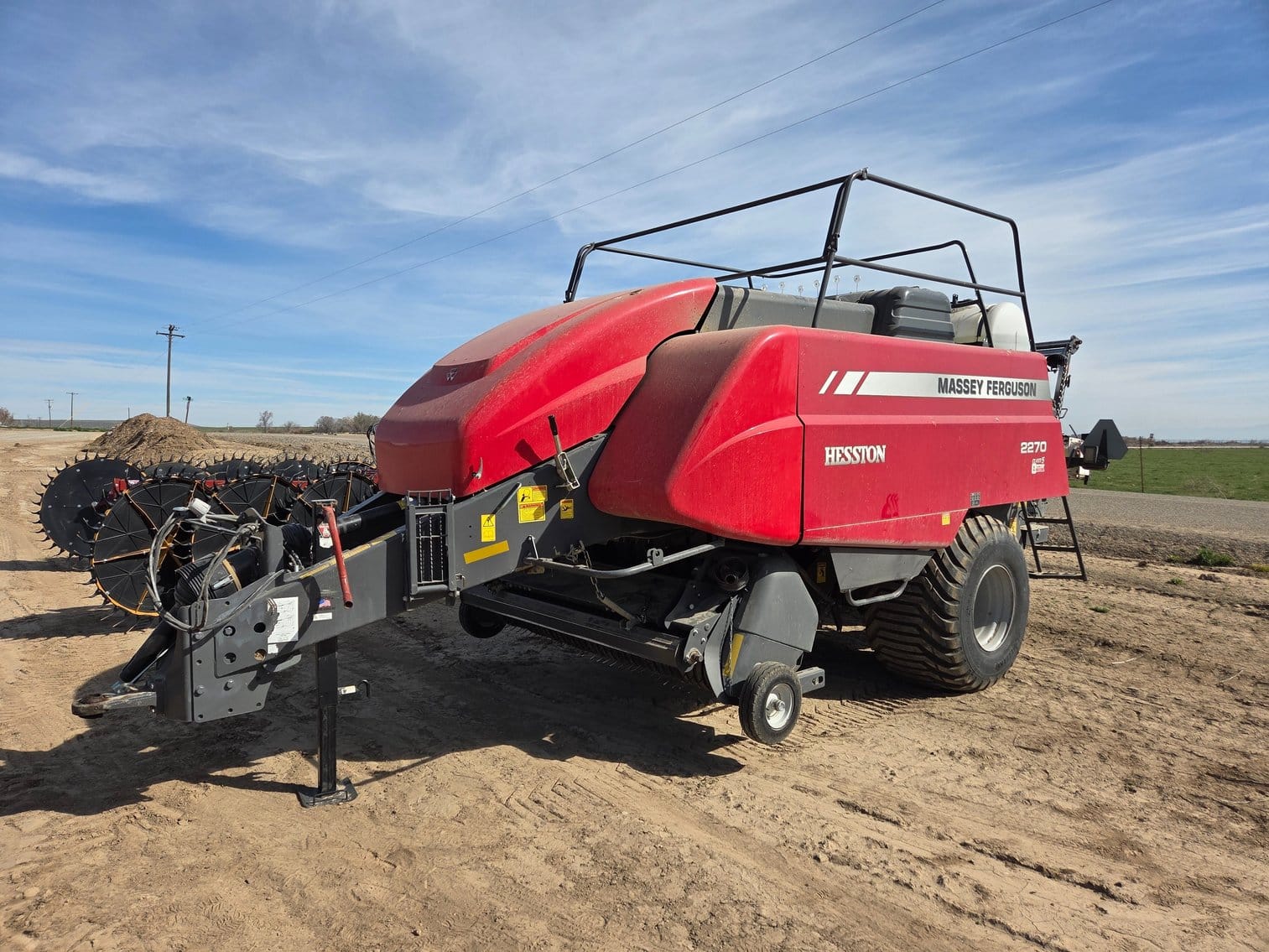 Massey Ferguson 2270 Equipment Image0