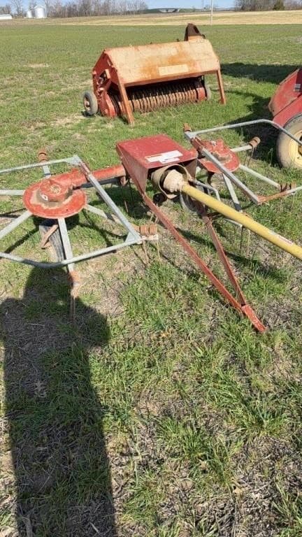 Image of Hesston 3710 Image 1