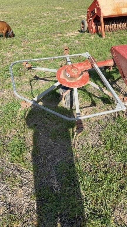 Hesston 3710 Equipment Image0