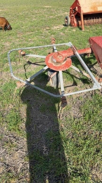 Image of Hesston 3710 Image 0