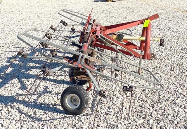Image of Hesston 3717 equipment image 2