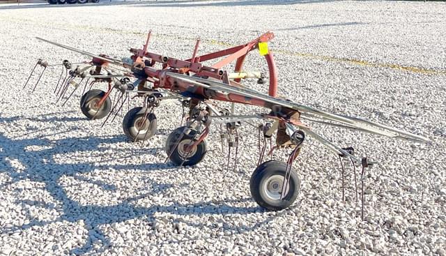 Image of Hesston 3717 equipment image 4