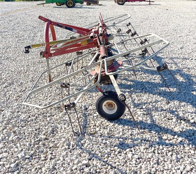 Image of Hesston 3717 equipment image 3
