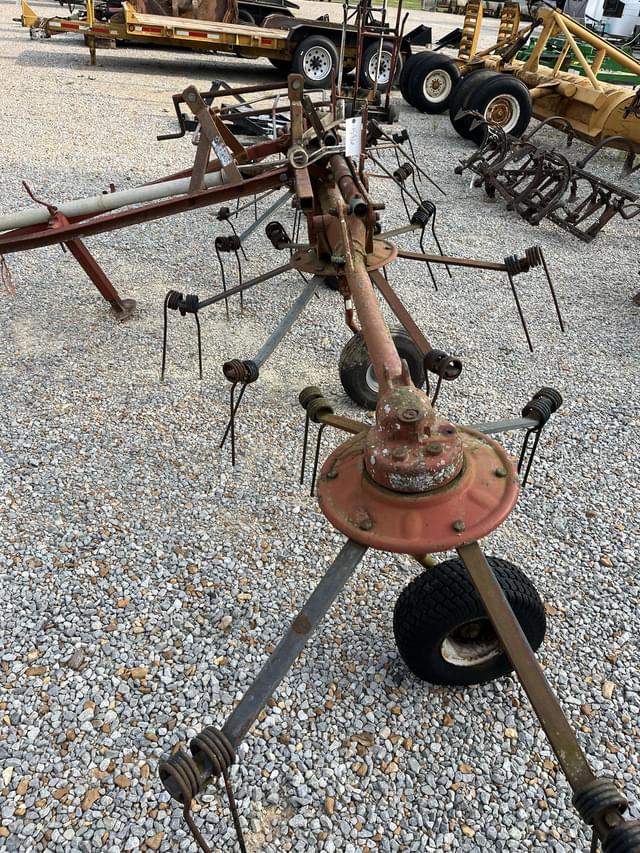 Image of Hesston 3717 equipment image 2
