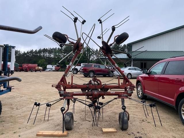 Image of Hesston 3717 equipment image 3
