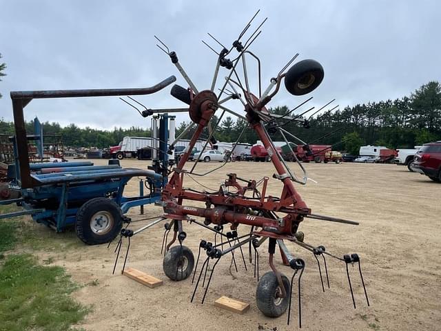Image of Hesston 3717 equipment image 4