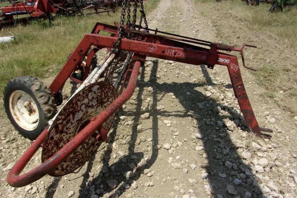 Image of Hesston 3900 Image 1