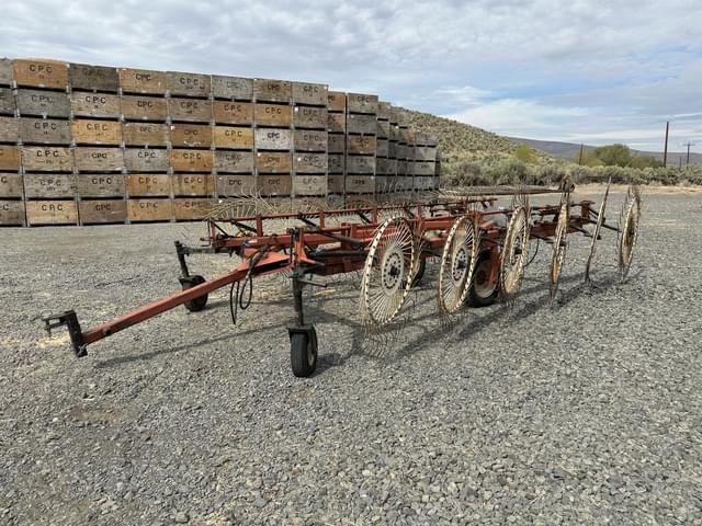Image of Hesston 3980 equipment image 1