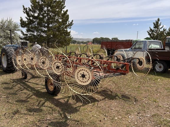 Image of Hesston 3981 equipment image 3