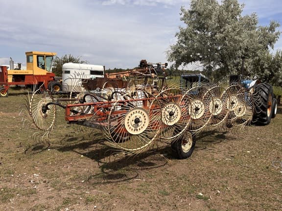 Image of Hesston 3981 equipment image 2