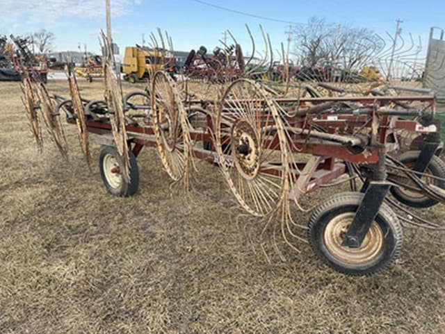 Image of Hesston 3982 equipment image 1