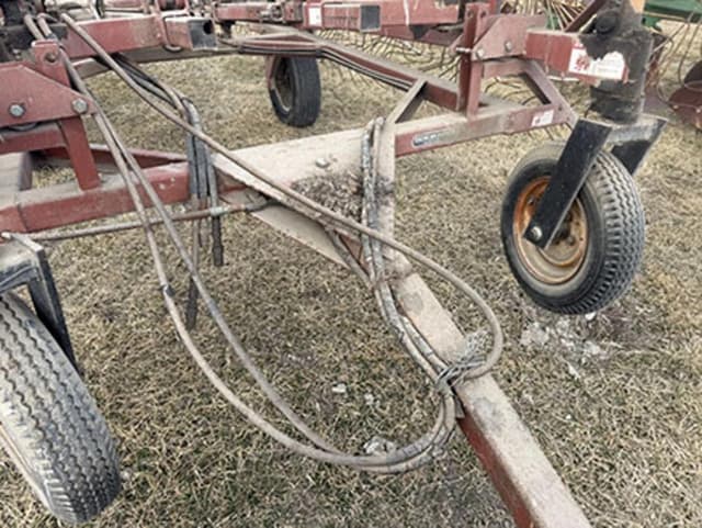 Image of Hesston 3982 equipment image 2