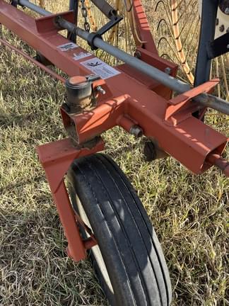 Image of Hesston 3983 equipment image 2